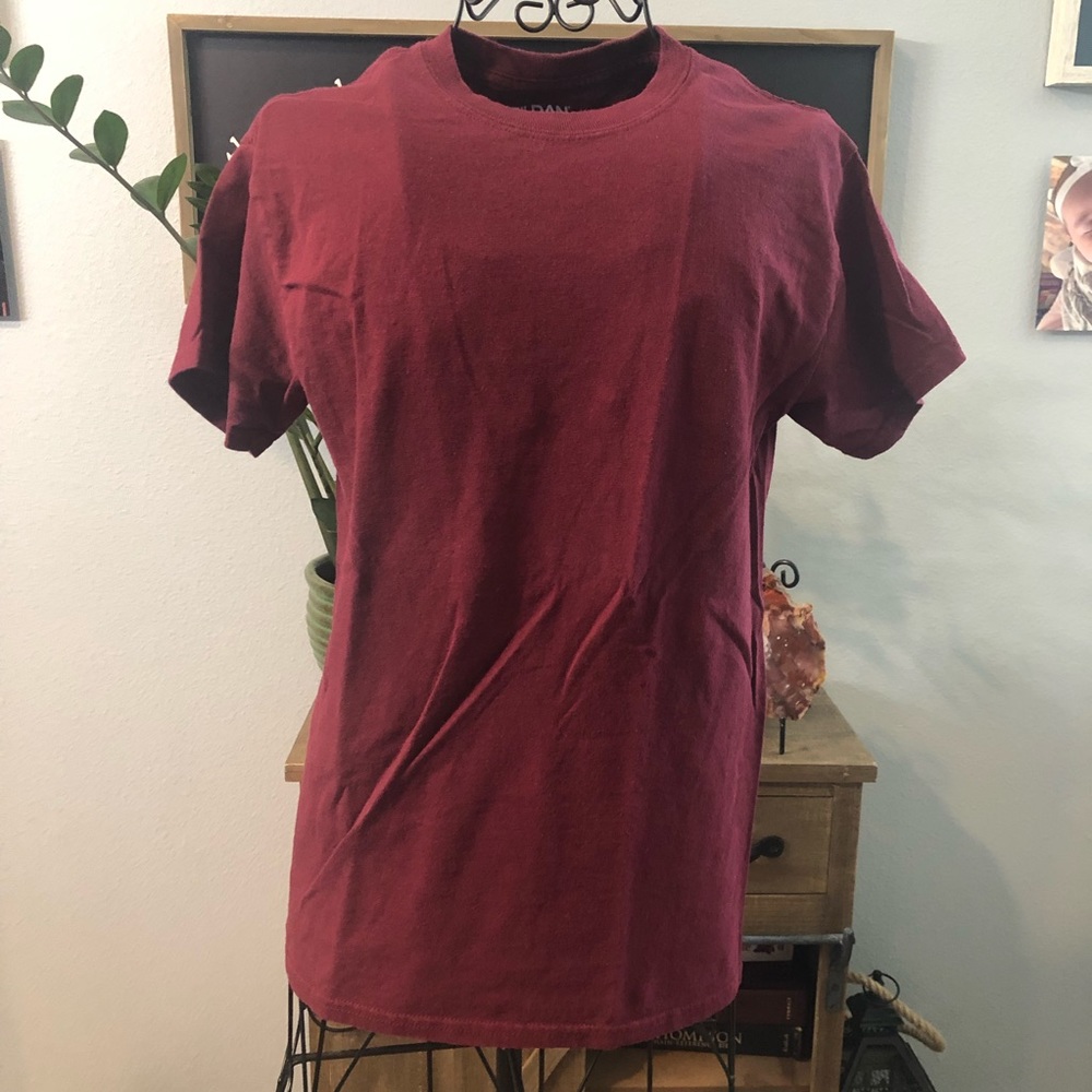 💛2/$12💛 Gildan Unisex shirt (Small)
